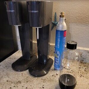 FREE SHIPPING Soda Stream Genesis Sparkling Water Makers-1 bottle-2Co2 cartridge